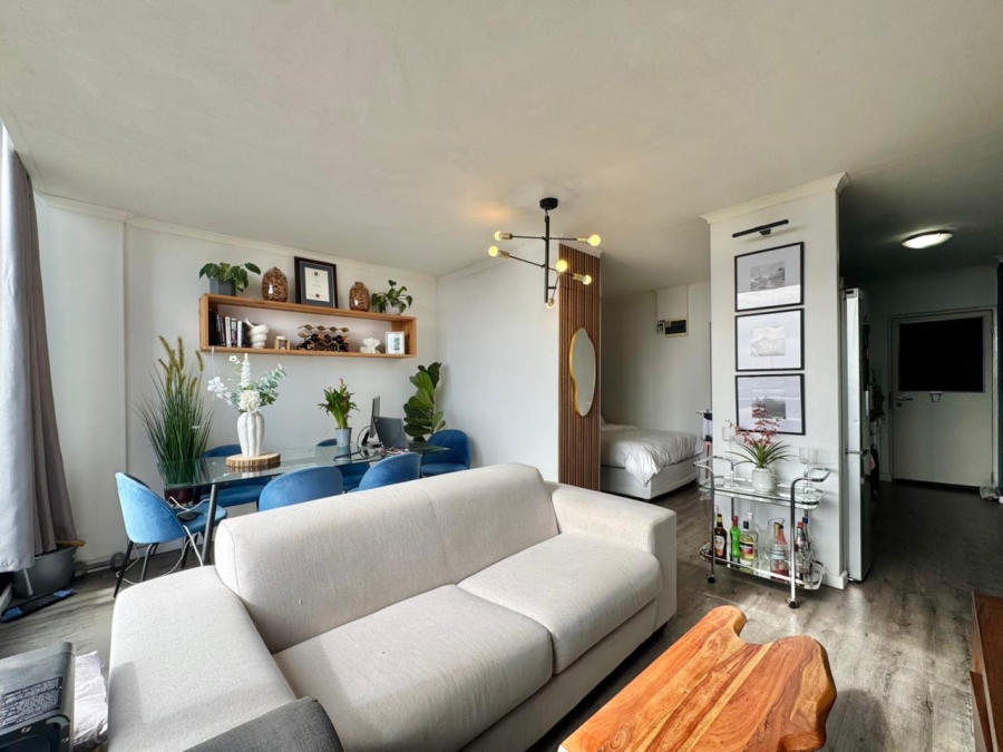 1 Bedroom Property for Sale in Woodstock Western Cape